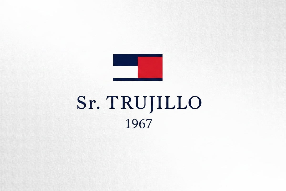 Tapete de entrada personalizado Mi tienda con emblema tricolor y texto Sr. Trujillo 1967 sobre fondo texturizado